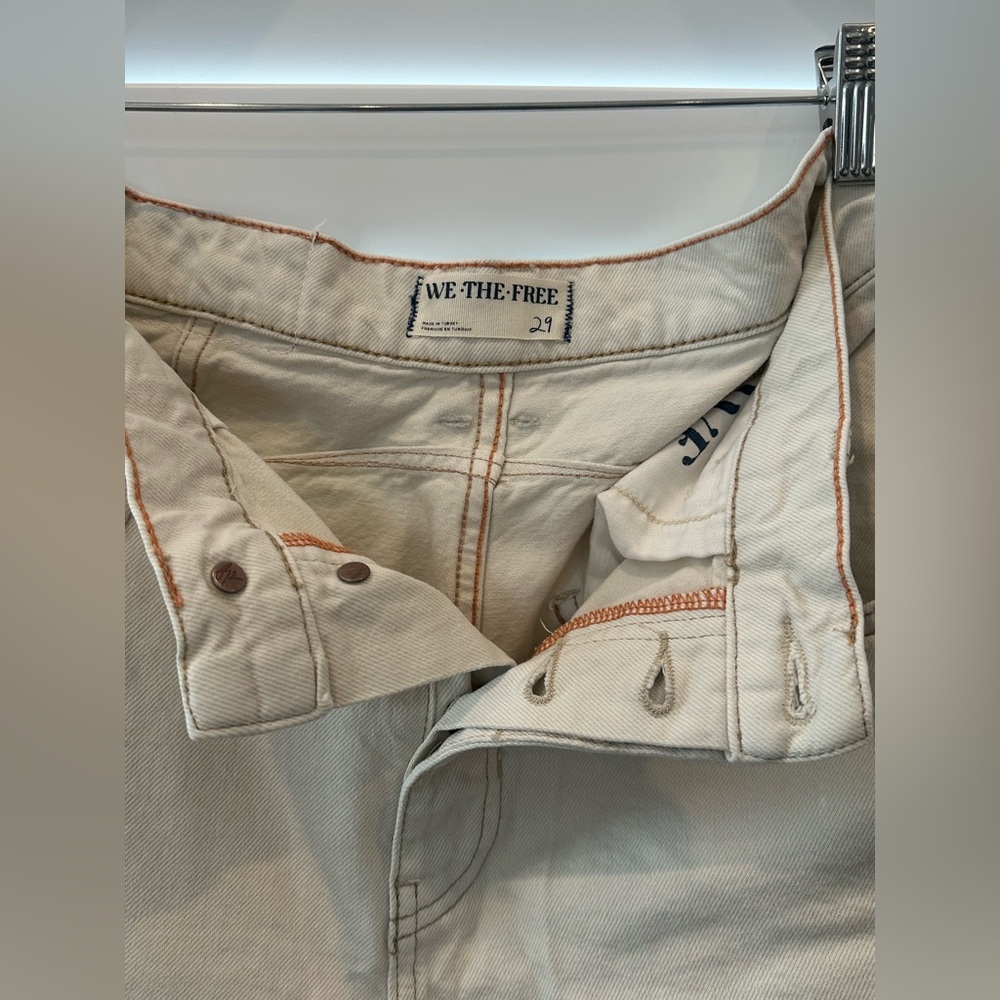 We The Free Mid-Rise Barrel Jeans Size 29 Regular Color Milk Off White - Picture 5 of 6